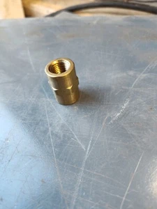 1/4" NPT Female Female Collar Brass - Picture 1 of 3
