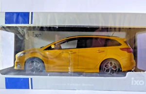 Ixo escala 1:18 Ford Focus ST Estate 2015 amarillo puesta de sol - Imagen 1 de 2