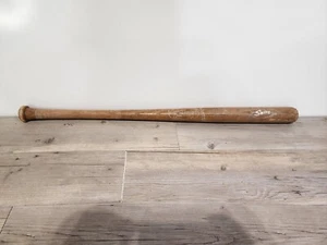 Vintage Louisville Slugger Hillerich & Bradsby 102 Wooden Bat Soft Baseball 34” - Picture 1 of 6
