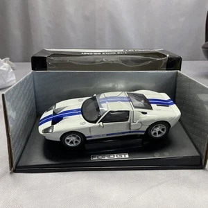 Ford GT Concept 1:18 Scale Diecast Car White Blue - Picture 1 of 8