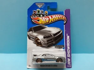 Hot Wheels - NISSAN SKYLINE GT-R R34 Showroom 2013 Zamac Walmart long card 1/64 - Foto 1 di 2
