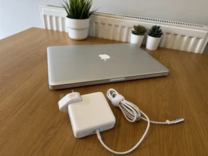 MacBook Pro 15'' 2,66 GHz CPU, 4GB RAM, Nvidia Geforce, 250GB SSD Fresh OS insta - Bild 1 von 8