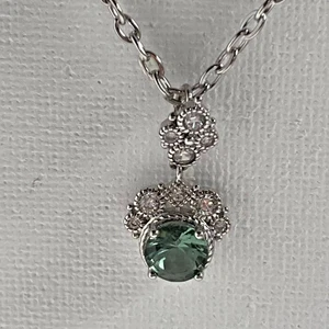 Halskette grüner Edelstein Anhänger an silberfarbener Kette 16" weiße Akzentsteine - Bild 1 von 9