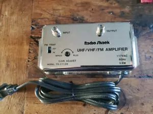 Radio Shack 15-1113B 20dB Signal Amplifier UHF/VHF/FM #15-1113B 1117VAC 60 Hz - Picture 1 of 2