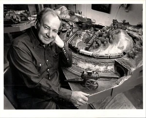 Boston Herald John Vdoviak und sein Modellzuglayout 95. Februar Pressefoto - Bild 1 von 2