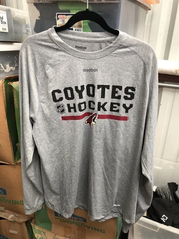 New Without Tags Phoenix Arizona Coyotes T-Shirt NHL Long Sleeve Large Gray Cover