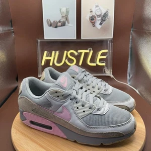 Nike Air Max 90 Gris Rosa Tanga Para hombres Talla 9.5 Gris Zapatos Atléticos CW7483-001 - Imagen 1 de 12