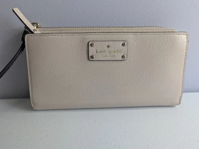 Cartera Muñequera Kate Spade Layton Wellesley Cuero Tostado Beige 3/4 Cremallera WLRU1779 Foto 1 de 4