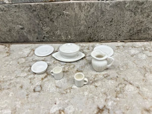 China blanca miniatura para casa de muñecas incluye jarra y puré - Imagen 1 de 3