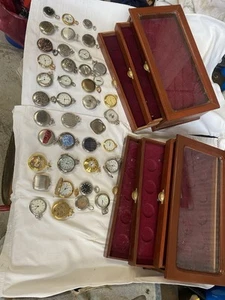 Lotto Orologi da tasca al quarzo ed espositori Edicola 39 Pezzi - Foto 1 di 24