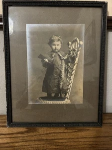 Antique Victorian Photograph Of Adorable Child Original Frame *** - Picture 1 of 11