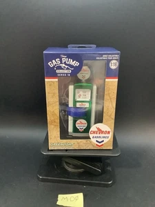 GREENLIGHT GAS PUMP SERIES 16 CHASE (CHEVRON) - Bild 1 von 2