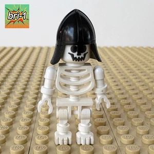LEGO Castle, Knights Kingdom 1: Skeleton with Helmet, gen009, 4817, DUNGEON 2000 - Picture 1 of 7