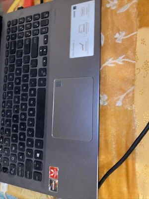 Brand New ASUS VivoBook 15.6" AMD Ryzen 5 Radeon Vega 8 8GB 512GB-SSD Laptop - Image 1 of 4