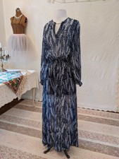 H&M BLUE & WHITE SMOCKED MAXI DRESS SIZE 4