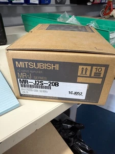 1 STCK. MITSUBISHI AC SERVO DRIVER MR-J2S-20B MRJ2S20B NEU ORIGINAL - US-Bestand - Bild 1 von 1