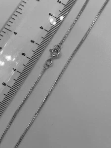 Cadena de espiga de oro blanco de 9 quilates de 1,5 mm con corte de diamante de 20"/50 cm (WFSP25) - Imagen 1 de 3