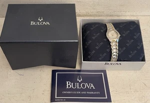 NOS Bulova Damen C937502 Bicolor Edelstahl Quarz Uhr *braucht eine Batterie - Bild 1 von 9
