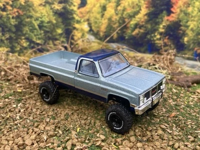 GMC Sierra K2500 1985 camioneta 4x4 elevada 1/64 diecast camioneta Greenlight personalizada K10 Foto 1 de 4