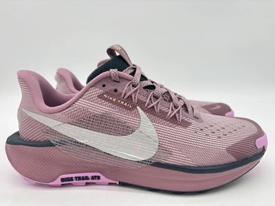 Talla 4.5 Juvenil - Nike Pegasus Trail 5 Zapatos para Correr Metálicos Violeta FV5638-500 Foto 1 de 4