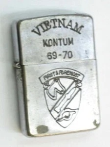 Gebrauchtes Vietnam Zippo, U.S. Army 1st Cavalry Division Artillery, Trödelzustand - Bild 1 von 3