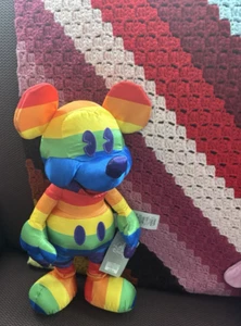 Walt Disney’s Rainbow Collection Mickey Mouse Peluche Suave Satinado 15” ¡NUEVO! - Imagen 1 de 6