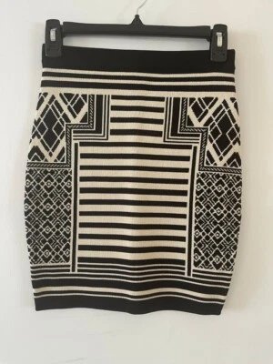 Minifalda lápiz con estampado geométrico ROSSMORE negra/blanca talla S precio de venta sugerido por el fabricante: 68,00 USD Foto 1 de 2