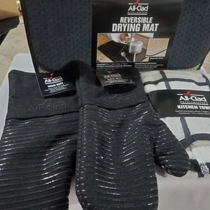 NEW 4 Piece All-Clad Silicone Oven Mitts Pair, Drying Mat, & Kitchen Towel - Picture 1 of 8