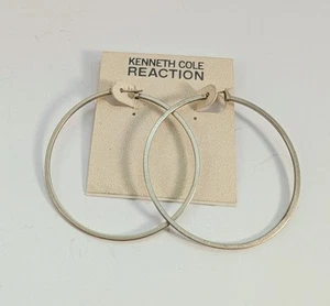 Neu Kenneth Cole Reaction matt goldfarbene Creolen 2" neu auf Originalkarte - Bild 1 von 3