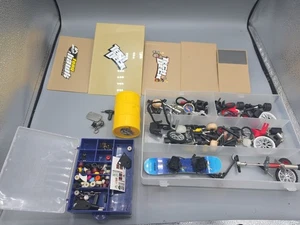Lote de piezas de herramientas estuche rampas Tech Deck vintage paquete y herramientas  - Imagen 1 de 5