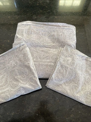 Ralph Lauren Home Coral Beach Gray Paisley King Flat Sheet & 2 King Pillowcases - Image 1 of 4