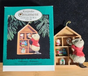 NOS Hallmark Keepsake Ornament Collecting Memories 1995 Collectors Club. T3165 - Bild 1 von 8
