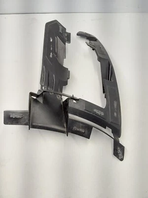 Ford Mustang 2018-2022 guardabarros forros lado pasajero delantero cupé JR3B-15267-AFW Foto 1 de 4