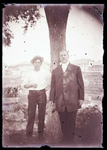 LATE 1800s EARLY 1900s GLASS NEGATIVE,  TWO MEN IN FRONT OF TREE - Picture 1 of 2