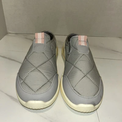 Dearfoams Summer / Spring Cozy Comfort Gray Quilted Slip On Low Back Shoes Sz 6 - Image 1 of 4