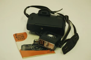 Canon EOS 3000 con flash e obbiettivi - Foto 1 di 9