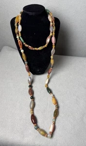 Collar largo con cuentas de piedra pulida multicolor  - Imagen 1 de 6
