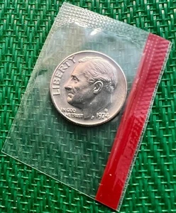 1974-D ORIGINAL US MINT Roosevelt Dime - FREE SHIPPING - Picture 1 of 2