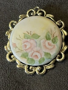 Vintage Brooch Pin Hand Painted Porcelain Rose Flower Gold Tone Jewelry - Picture 1 of 4