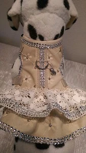 Hundegeschirr XS Softgeschirr Rosenmuster Rüschen Strass beige Spitze Trachten - Bild 1 von 6