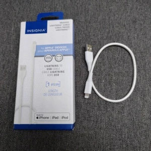 Câble tressé Insignia Apple MFi certifié 0,3 m (1 pi) Lightning vers USB-A - Photo 1 sur 3