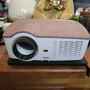 Onn HD Projector 1080 With Power Supply - Picture 1 of 9