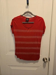Damen Knapp Studio Kurzarm Bluse - Größe M - rot mit silbernen Nieten - Bild 1 von 1