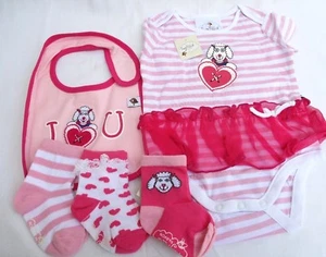 BEBÉ NIÑA..6 a 9 Mths.. TRAJE DE JUEGO.. CALCETINES.. Y BABERO.. TE AMO.. ETIQUETAS NUEVAS - Imagen 1 de 5