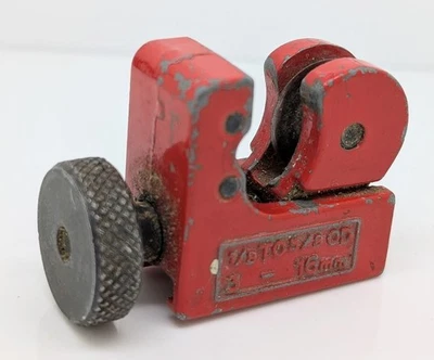 Small Pipe Cutter. ⅛-⅜ Inch. 3-16 mm. Red. Good Condition. - Image 1 of 4
