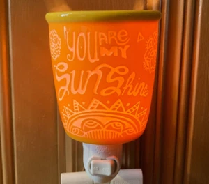 Scentsy YOU ARE MY SUNSHINE plug in night light wax warmer yellow WORKS GREAT!! - Picture 1 of 7