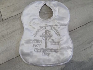 PERSONALISIERTES SATIN TAUFLÄTZCHEN - (TAUFE) WUNDERSCHÖN BESTICKTES GESCHENK - Bild 1 von 1