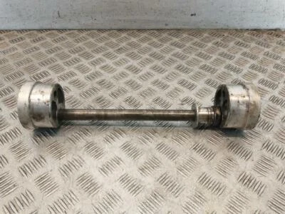 Husillo trasero de rueda Triumph TROPHY 3 900 (1992) Foto 1 de 3