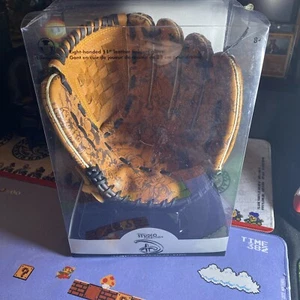 GUANTE DE BÉISBOL DISNEY STORE PARA DIESTROS DE 11 PULGADAS NUEVO EN CAJA CON VARIOS. ROSTROS DE PERSONAJES - Imagen 1 de 7