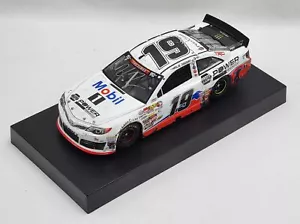 Hailie Deegan 2018 firmata LIONEL Mobil 1 Camry Meridian Win NASCAR 1/24 LEGGI - Foto 1 di 19